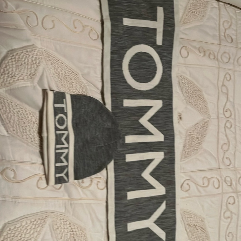 Tommy Hilfiger Scarf & Beanie